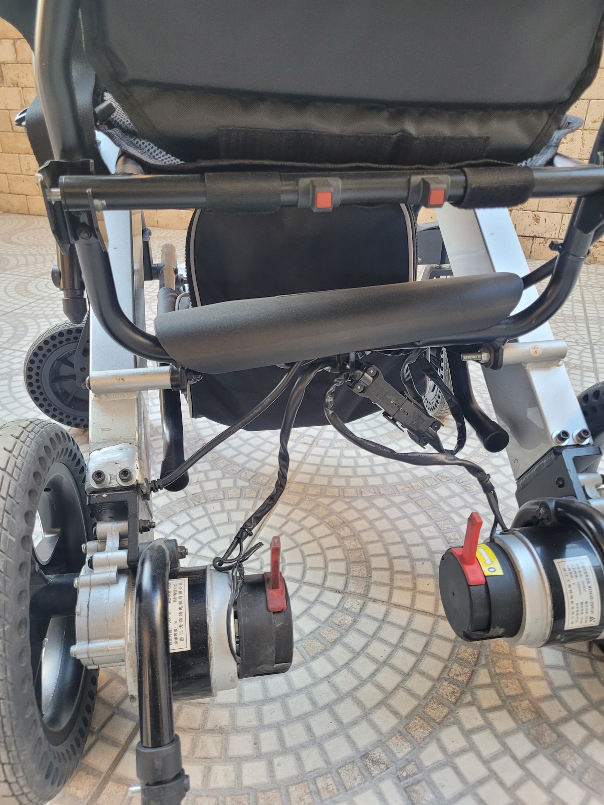 JT-311 Standart Akülü Tekerlekli Sandalye Gri